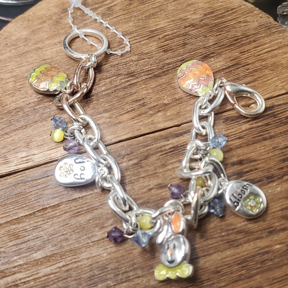 B3233‎ easter charm bracelet